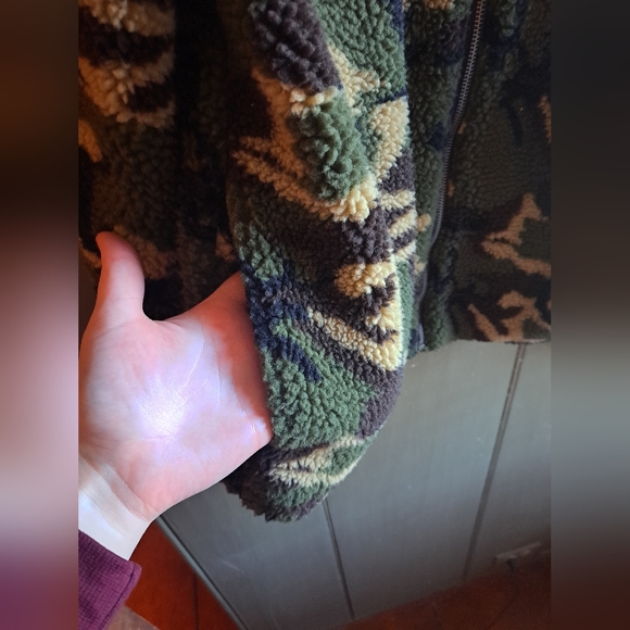 Sanctuary Forest Green & Tan Camouflage Fleece Jacket. Size medium. - Picture 4 of 5